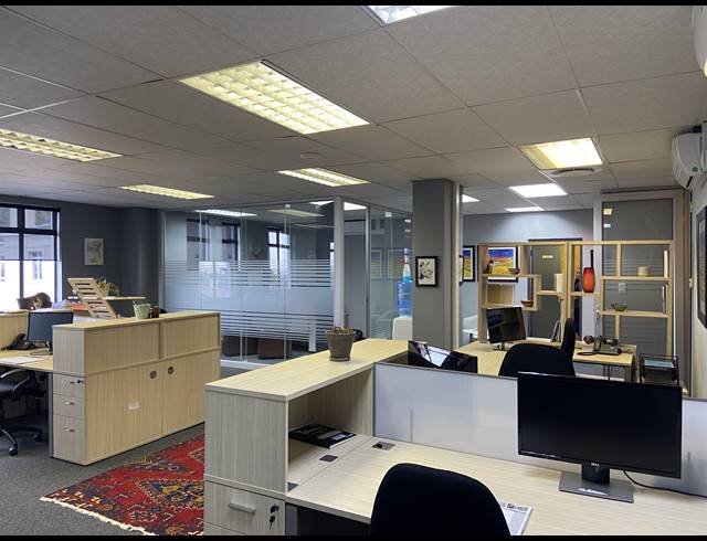 157M² OFFICE FOR SALE IN STEENBERG